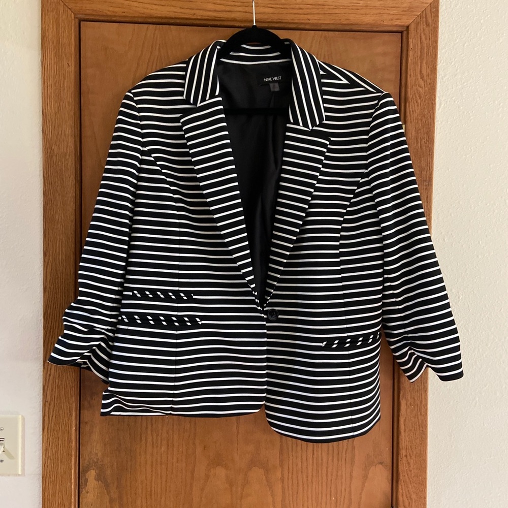 Nine West Size 18 black/white stripe blazer